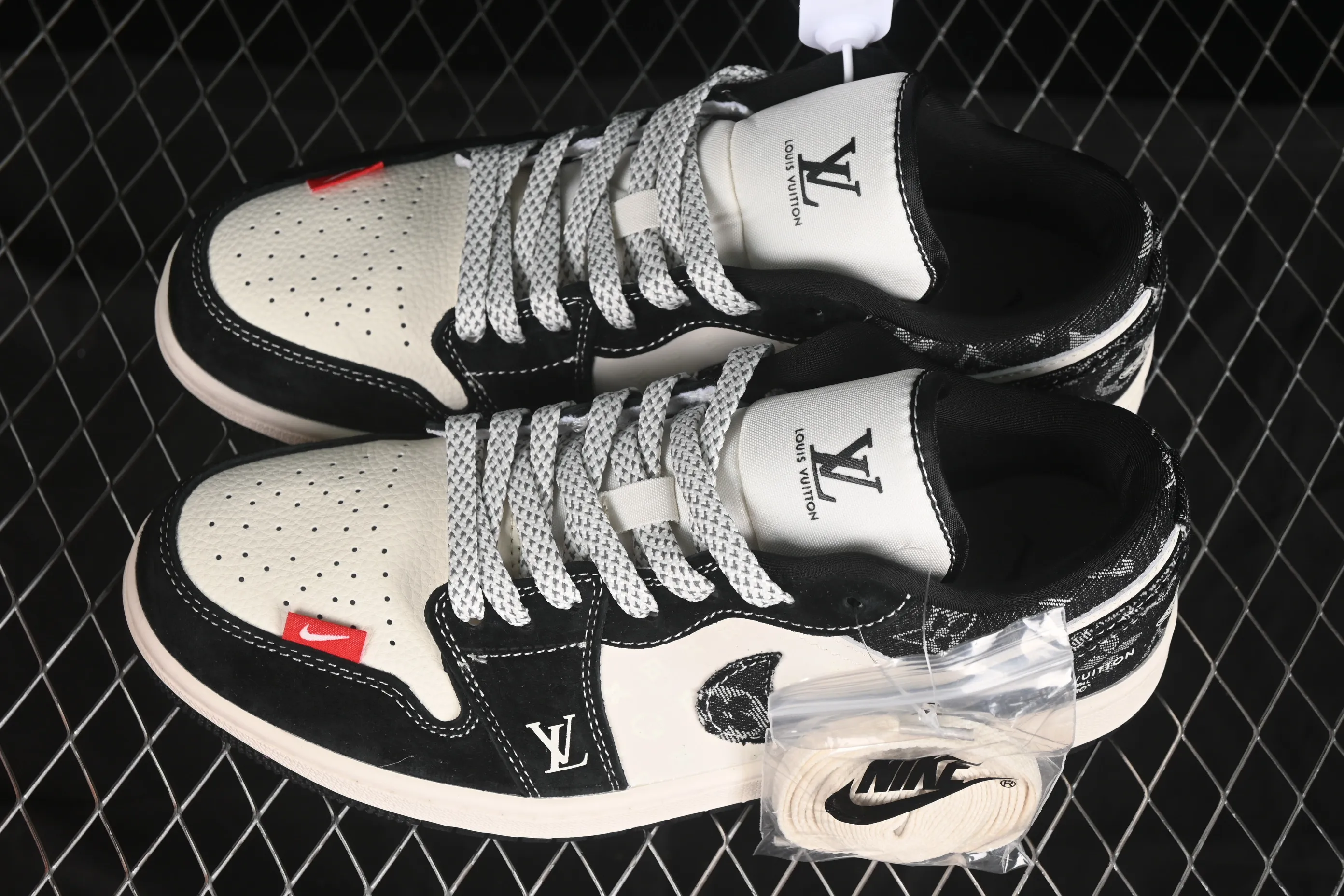 All categories Air Jordan Jordan series basketball shoes Air Jordan 1 Low high-end customized low-top sneakers Air Jordan 1 Low AJ1 Joe 1 LV joint black cloth red label high-end customized low-top retro basketball shoes YX5066-369